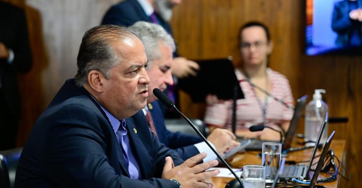 Partidos questionam o relatório apresentado na comissão | Foto: Geraldo Magela/Agência Senado