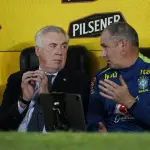 O técnico brasileiro Carlo Ancelotti e o assistente técnico Paul Clement, no Estádio Monumental Banco Pichincha, Guayaquil, Equador - 5/6/2025 | Foto: Santiago Arcos/Reuters