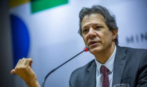 O ministro da Fazenda do governo Lula, Fernando Haddad: cenário econômico causa preocupação na análise do Banco Mundial | Foto: Diogo Zacarias/MF