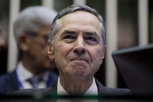 Luís Roberto Barroso relatou o processo e defendeu proteção permanente aos ex-ministros | Foto: Saulo Cruz/Agência Senado/Wikimedia Commons