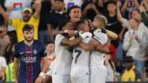 Jogadores do Botafogo comemoram, enquanto Khvicha Kvaratskhelia, do Paris St Germain, parece abatido - 19/6/2025 | Foto: Daniel Cole/Reuters
