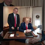 O deputado Buddy Carter durante encontro com o presidente Donald Trump: carta de recomendação ao Comitê do Prêmio Nobel da Paz | Foto: Reprodução/Twitter/X
