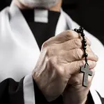 Católicos seguem como maioria em todas as idades, mas sua presença cai entre adolescentes e adultos jovens | Foto: Reprodução/Freepik