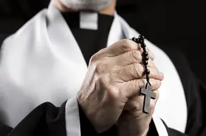 Católicos seguem como maioria em todas as idades, mas sua presença cai entre adolescentes e adultos jovens | Foto: Reprodução/Freepik