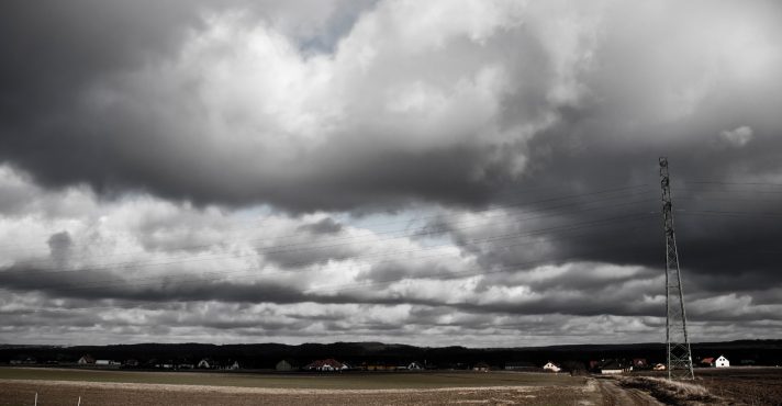 O Inmet afirma que haverá chuvas intensas de 30 a 60 mm/h ou de 50 a 100 mm/dia | Foto: Wirestock/Freepik