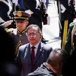 O presidente da Colômbia, Gustavo Petro, chega para a posse do presidente do Equador, Daniel Noboa, reeleito para um segundo mandato, em Quito, Equador | Foto: Karen Toro/Reuters