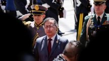 O presidente da Colômbia, Gustavo Petro, chega para a posse do presidente do Equador, Daniel Noboa, reeleito para um segundo mandato, em Quito, Equador | Foto: Karen Toro/Reuters