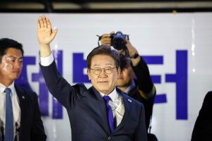 A vitória de Lee Jae-myung ocorreu depois de a Coreia do Sul passar por uma reviravolta política | Foto: Kim Hong-Ji/Reuters