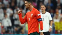 Cristiano Ronaldo comemora o segundo gol de Portugal contra a Alemanha, em jogo válido pela Nations League - 4/6/2025 | Foto: Kai Pfaffenbach/Reuters