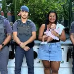 Depois do atendimento, policiais militares levaram a mãe e a filha até uma UPA em Santos | Foto: Divulgação/Agência SP
