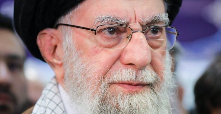 No alvo dos militares israelenses, segundo fontes internacionais, o iatolá aiatolá Ali Khamenei promete responder com guerra a um eventual ataque dos EUA | Foto: Reprodução/Twitter/X