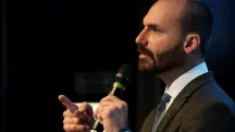 Eduardo condiciona a volta a uma mudança de postura de Moraes nos inquéritos contra políticos da oposição | Foto: Reprodução/Flickr/Partido Liberal