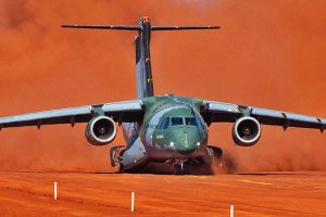 O cargueiro brasileiro KC-390: vendas crescentes como alternativa ao tradicional Hércules C-130, de fabricação norte-americana | Foto: Divulgação/Embraer