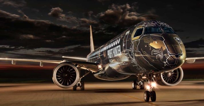 O jato de aviação comercial E2, fabricado pela Embraer: produto em estoque pode ser decisivo no negócio | Foto: Embraer/Divulgação