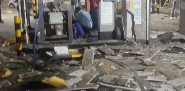 Outros funcionários e clientes estavam próximos, mas escaparam por pouco da tragédia | Foto: Reprodução/X