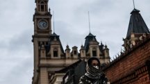 Pedestres enfrentam clima frio na região central de São Paulo - 29/5/2025 | Foto: Werther Santana/Estadão Conteúdo