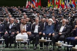 Da esquerda para a direita: Geraldo Alckmin; o porta-voz dos Houthi, Mohammed Abdulsalam; o líder da Jihad Islâmica, Ziyad Al-Nakhalah; o vice-líder do Hezbollah, o general Naim Assem; e Ismail Haniyeh, líder do Hamas morto horas depois em ataque no Teerã - 30/7/2024 | Foto: Press TV