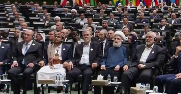 Da esquerda para a direita: Geraldo Alckmin; o porta-voz dos Houthi, Mohammed Abdulsalam; o líder da Jihad Islâmica, Ziyad Al-Nakhalah; o vice-líder do Hezbollah, o general Naim Assem; e Ismail Haniyeh, líder do Hamas morto horas depois em ataque no Teerã - 30/7/2024 | Foto: Press TV