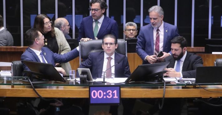 Hugo Motta em sessão no plenário