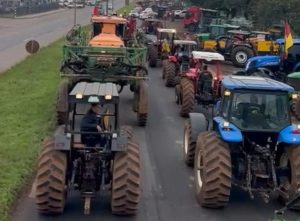'Tratoraço' de agricultores no RS