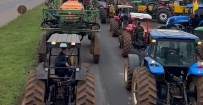 'Tratoraço' de agricultores no RS
