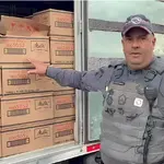 Carga de pó de café recuperada pela Polícia Militar