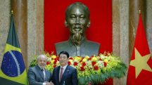 O presidente Lula em um encontro com o presidente do Vietnã, Luong Cuong