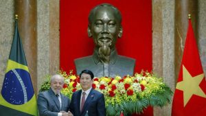 O presidente Lula em um encontro com o presidente do Vietnã, Luong Cuong
