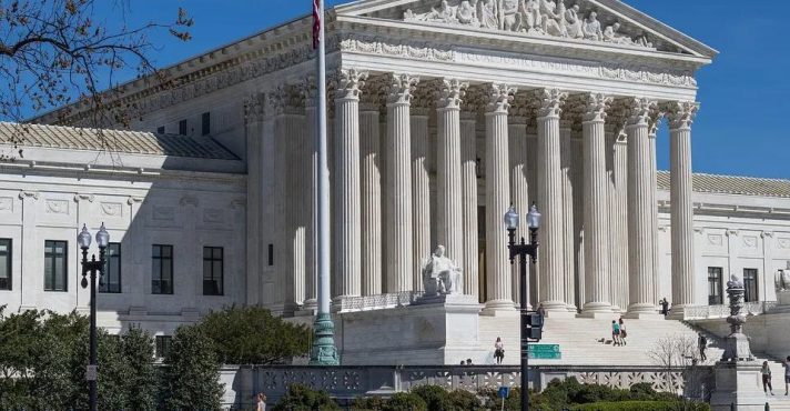 O caso envolve a tentativa de Trump de acabar com a cidadania por nascimento, direito garantido a bebês nascidos em solo americano