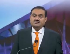 O magnata indiano Gautam Adani, líder de um dos maiores conglomerados empresarias da Ásia: 'A verdadeira liderança não é construída sob o sol, mas forjada no fogo da crise' | Foto: Reprodução/Twitter/X