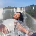 Depois de quatro dias de buscas, os socorristas localizaram o corpo de Juliana Marins em uma área de difícil acesso na Indonésia | Foto: Reprodução/Redes sociais