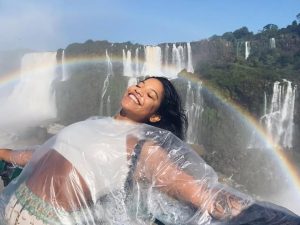 Depois de quatro dias de buscas, os socorristas localizaram o corpo de Juliana Marins em uma área de difícil acesso na Indonésia | Foto: Reprodução/Redes sociais