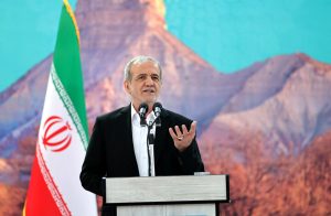 O presidente do Irã, Masoud Pezeshkian, afirmou que o conflito foi ‘imposto ao Irã pelo aventurismo de Israel’ | Foto: Site presidencial do Irã/Reuters