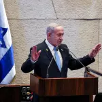 O primeiro-ministro israelense, Benjamin Netanyahu, discursa durante uma sessão plenária do Knesset, o Parlamento de Israel - 11/6/2025 | Foto: Ronen Zvulun/Reuters