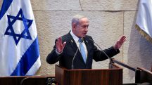 O primeiro-ministro israelense, Benjamin Netanyahu, discursa durante uma sessão plenária do Knesset, o Parlamento de Israel - 11/6/2025 | Foto: Ronen Zvulun/Reuters