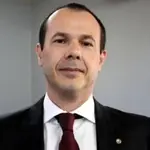 O juiz Ivan Lúcio Amarante: bloqueio de R$ 30 milhões em bens e proibição de deixar o país | Foto: Reprodução/Redes sociais