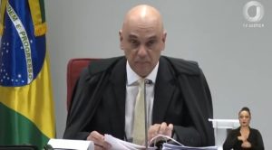 O ministro Alexandre de Moraes que, em tom de brincadeira, foi convidado por Bolsonaro para ser vice na candidatura à Presidência da República, em 2026: 'piada de efeito', diz jurista