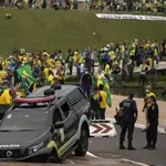 Manifestações na Praça dos Três Poderes, em 2023; Jovem Pan criticou, mas Sleeping Giants distorceu posição da emissora, diz juíza | Foto: Joedson Alves/Agência Brasil