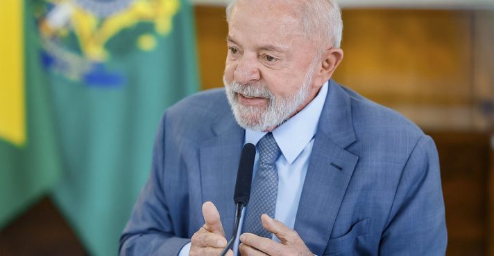 Lula afirma que a crise atual não é econômica, mas política