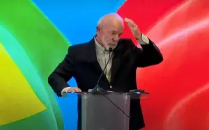 Lula criticado por Bloomberg