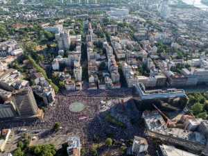 Manifestações na Sérvia