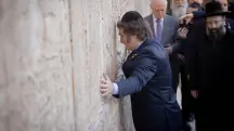 Milei, em 2024, durante visita ao Muro das Lamentações, em Jerusalém | Foto: Reprodução/Twitter/X