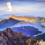Monte Rinjani, na Indonésia, local de trilha de vulcão onde brasileira caiu e morreu