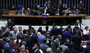 Apesar da vitória contra o governo, votos contrários de deputado do PL chamaram a atenção na noite desta segunda-feira, 16, no Congresso | Foto: Lula Marques/Agência Brasil