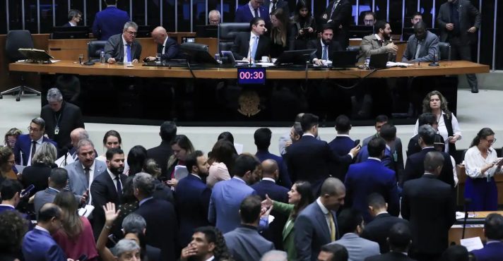 Apesar da vitória contra o governo, votos contrários de deputado do PL chamaram a atenção na noite desta segunda-feira, 16, no Congresso | Foto: Lula Marques/Agência Brasil