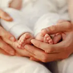 Em depoimento, o agressor alegou acreditar que o casal tentava furar a fila usando um ‘bebê’ reborn | Foto: Prostooleh/Freepik
