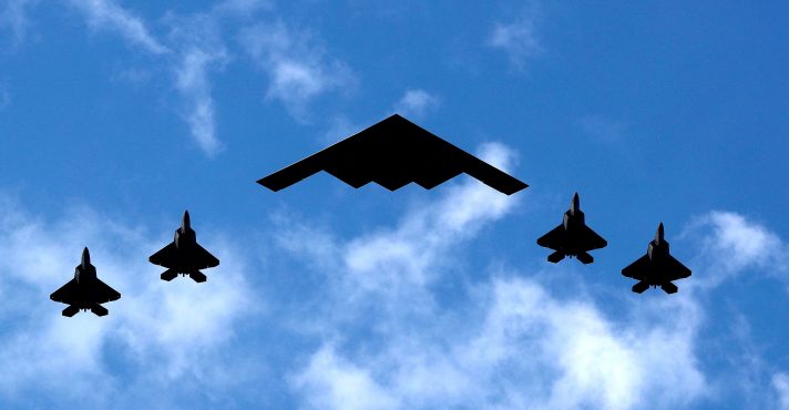 Cada B-2 pode carregar até duas bombas GBU-57 | Foto: Mike Segar/Reuters