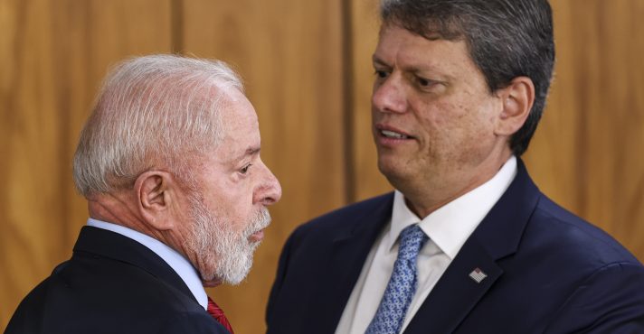 O presidente Luiz Inácio Lula da Silva e o governador de São Paulo Tarcísio de Freitas