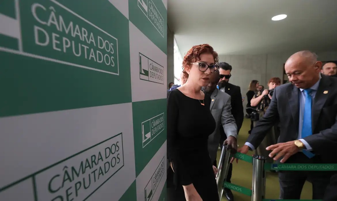 A deputada licenciada Carla Zambelli: defesa vai atuar em duas frentes para evitar perda de mandato e extradição | Foto: Lula Marques/EBC