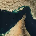 O Estreito de Ormuz fica localizado entre o Irã e Omã | Foto: Jacques Descloitres/NASA